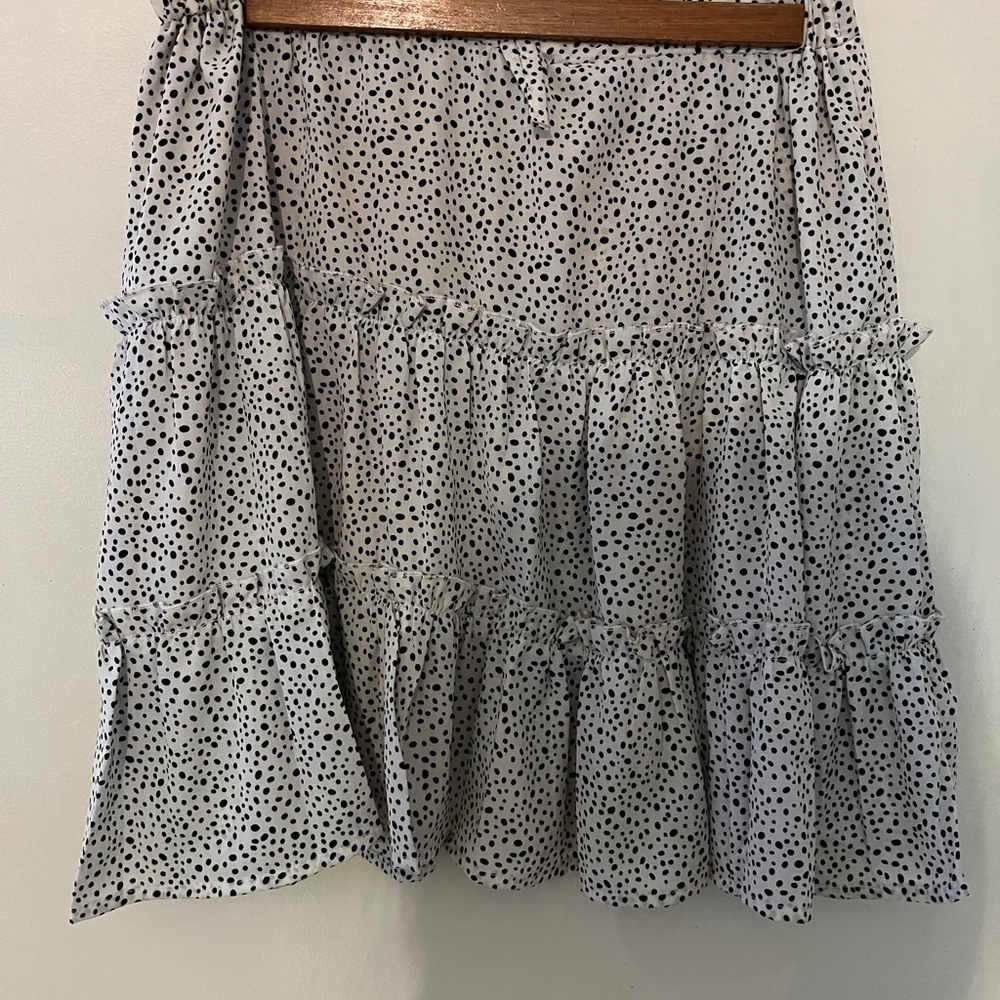 Black and white Polk a dot skirt